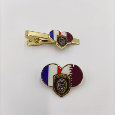 خرید Custom Tournament Security Force Badge Premium Heart-Shaped Dual Flag Enamel Pin And Tie Clip Set تولید آنلاین